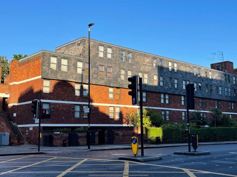 Amazing Apartment Central London Near Tube Station Екстер'єр фото